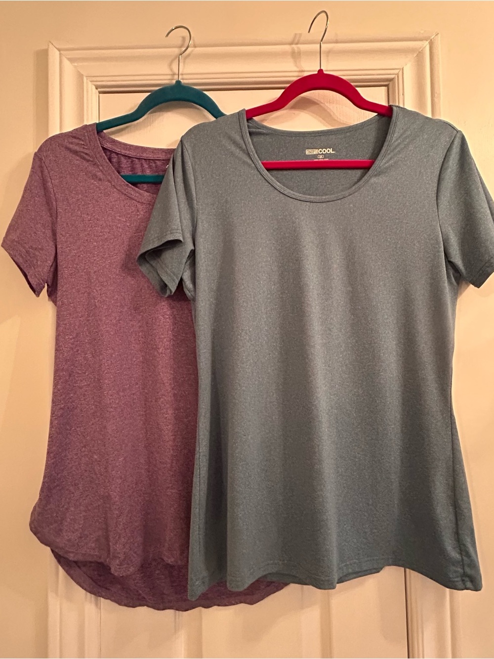 Set of 2 athletic shirts medium and large